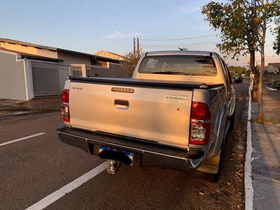 TOYOTA-HILUX-2012