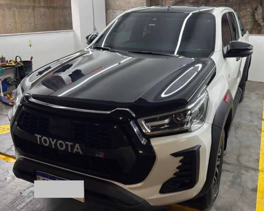 TOYOTA HILUX 2.8 D-4D TURBO DIESEL CD GR-S 4X4 AUTOMÁTICO