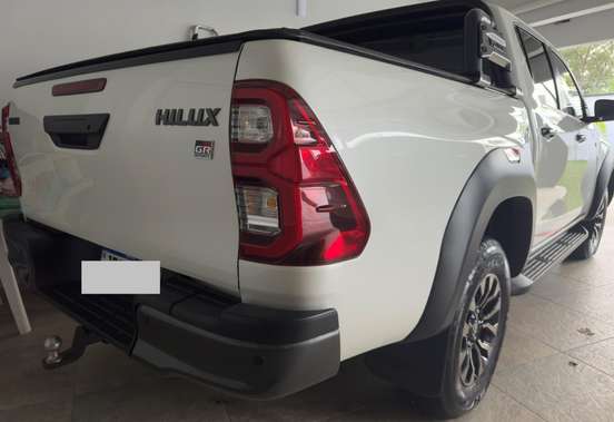 TOYOTA-HILUX-2022