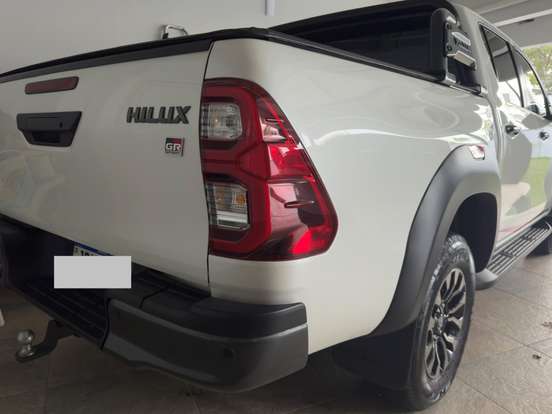 TOYOTA-HILUX-2.8 D-4D TURBO DIESEL CD GR-S 4X4 AUTOMÁTICO TOYOTA-HILUX-2022