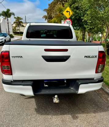 TOYOTA-HILUX-2022