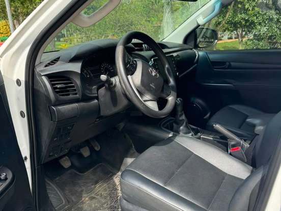 TOYOTA-HILUX-2.8 D-4D TURBO DIESEL CHASSI 4X4 MANUAL TOYOTA-HILUX-2022