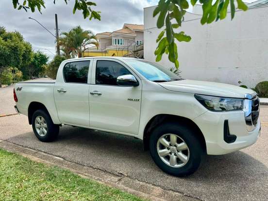 TOYOTA-HILUX-2022