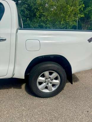 TOYOTA-HILUX-2022