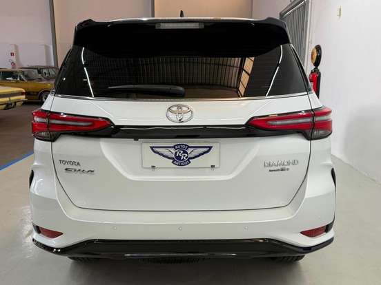 TOYOTA-HILUX SW4-2025