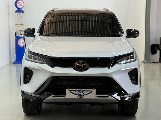 TOYOTA-HILUX SW4-2.8 D-4D TURBO DIESEL DIAMOND 7L 4X4 AUTOMÁTICO TOYOTA-HILUX SW4-2025