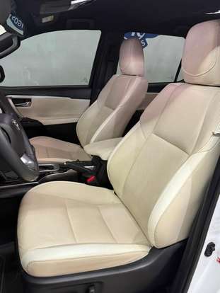 TOYOTA-HILUX SW4-2025