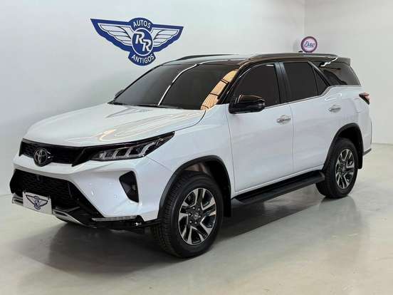 TOYOTA-HILUX SW4-2025