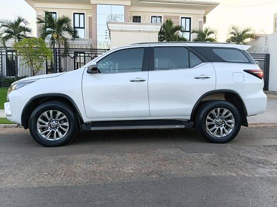 TOYOTA HILUX SW4 2.8 D-4D TURBO DIESEL SRX 4X4 AUTOMÁTICO