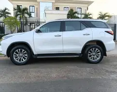 TOYOTA HILUX SW4 2.8 D-4D TURBO DIESEL SRX 4X4 AUTOMÁTICO TOYOTA HILUX SW4 2.8 D-4D TURBO DIESEL SRX 4X4 AUTOMÁTICO