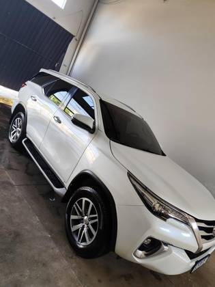 TOYOTA HILUX SW4 2.8 SRX 4X4 7 LUGARES 16V TURBO INTERCOOLER DIESEL 4P AUTOMÁTICO