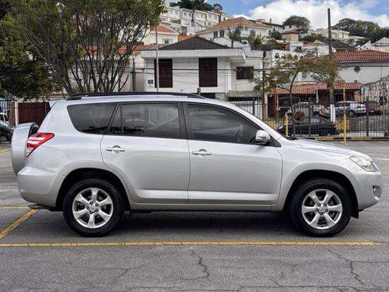 TOYOTA-RAV4-2010