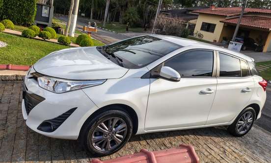 TOYOTA-YARIS-2019