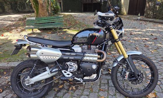 TRIUMPH BONNEVILLE SCRAMBLER 1200 XE 