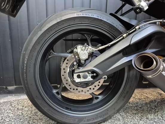 TRIUMPH-STREET TRIPLE 765 RS-2024