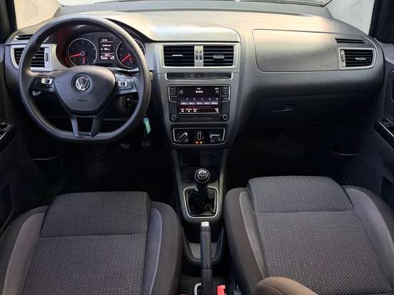 VOLKSWAGEN-FOX-2019