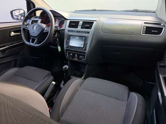 VOLKSWAGEN-FOX-2019