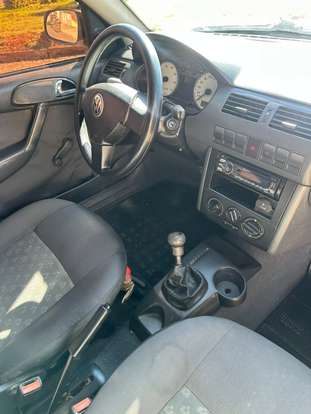 VOLKSWAGEN-GOL-2004