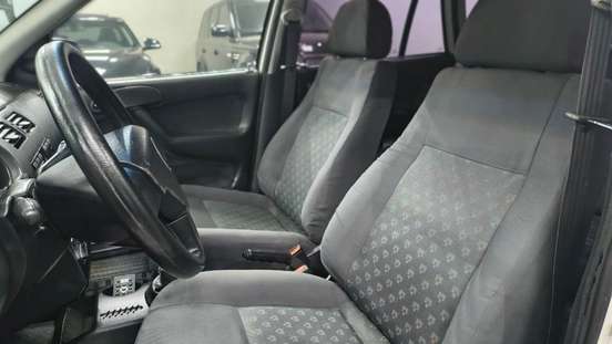 VOLKSWAGEN-GOL-2004