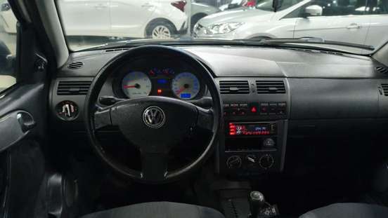 VOLKSWAGEN-GOL-2004