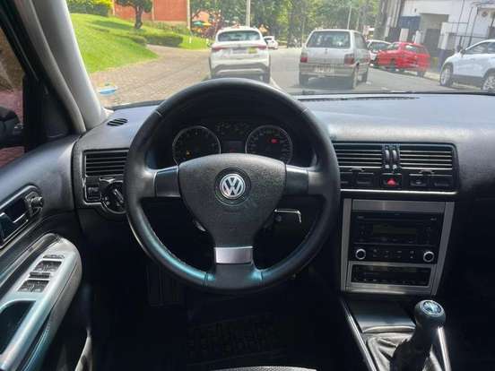 VOLKSWAGEN-GOLF-1.6 MI SPORTLINE 8V FLEX 4P MANUAL VOLKSWAGEN-GOLF-2010
