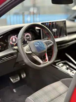 VOLKSWAGEN-GOLF-2026