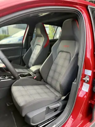 VOLKSWAGEN-GOLF-2026