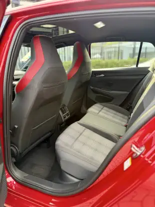 VOLKSWAGEN-GOLF-2026