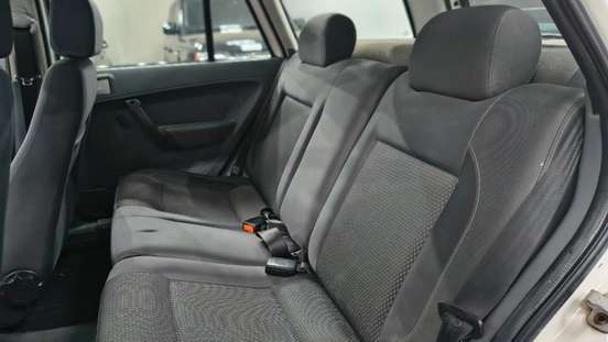 VOLKSWAGEN-PARATI-2010