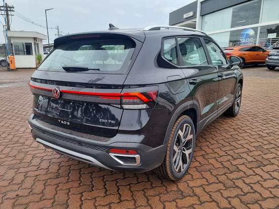 VOLKSWAGEN-TAOS-2026