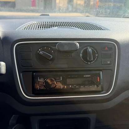 VOLKSWAGEN-UP-2014