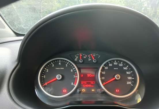 VOLKSWAGEN-VOYAGE-2011