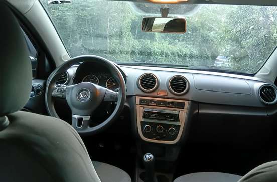 VOLKSWAGEN-VOYAGE-2011