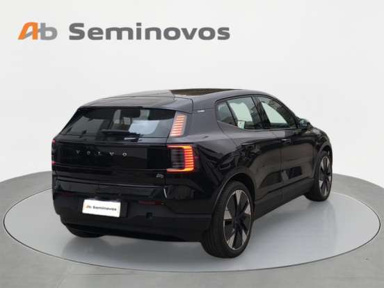 VOLVO-EX30-2024