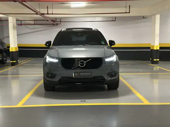 VOLVO-XC40-2021