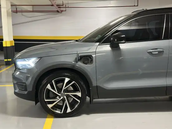 VOLVO-XC40-2021