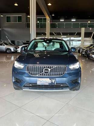 VOLVO-XC40-2021