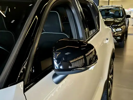 VOLVO-XC40-2.0 T5 GASOLINA R-DESIGN AWD GEARTRONIC VOLVO-XC40-2018
