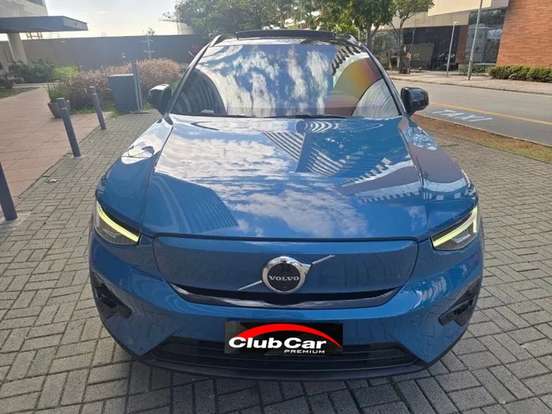 VOLVO-XC40-2022