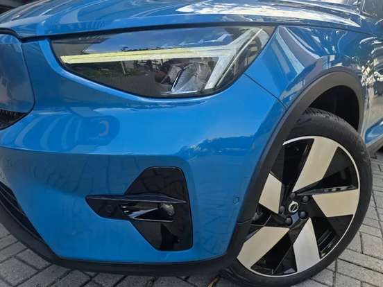 VOLVO-XC40-2022