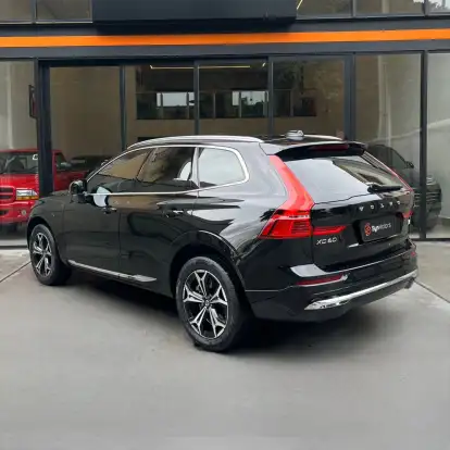 VOLVO-XC60-2022