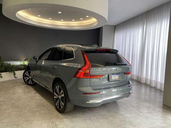 VOLVO-XC60-2022