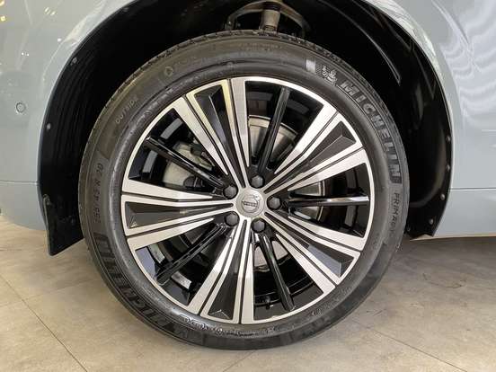 VOLVO-XC60-2022