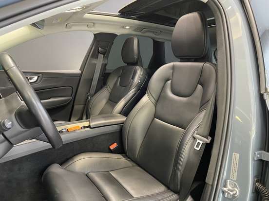 VOLVO-XC60-2022