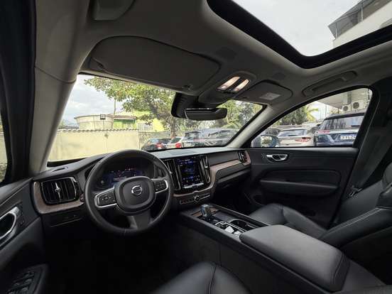 VOLVO-XC60-2022