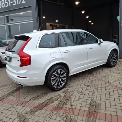 VOLVO-XC90-2020