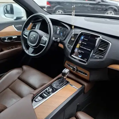 VOLVO-XC90-2020