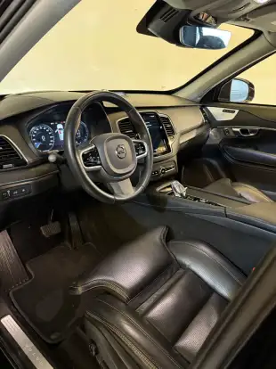 VOLVO-XC90-2019
