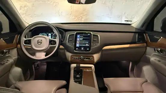 VOLVO-XC90-2022