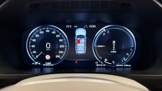 VOLVO-XC90-2022